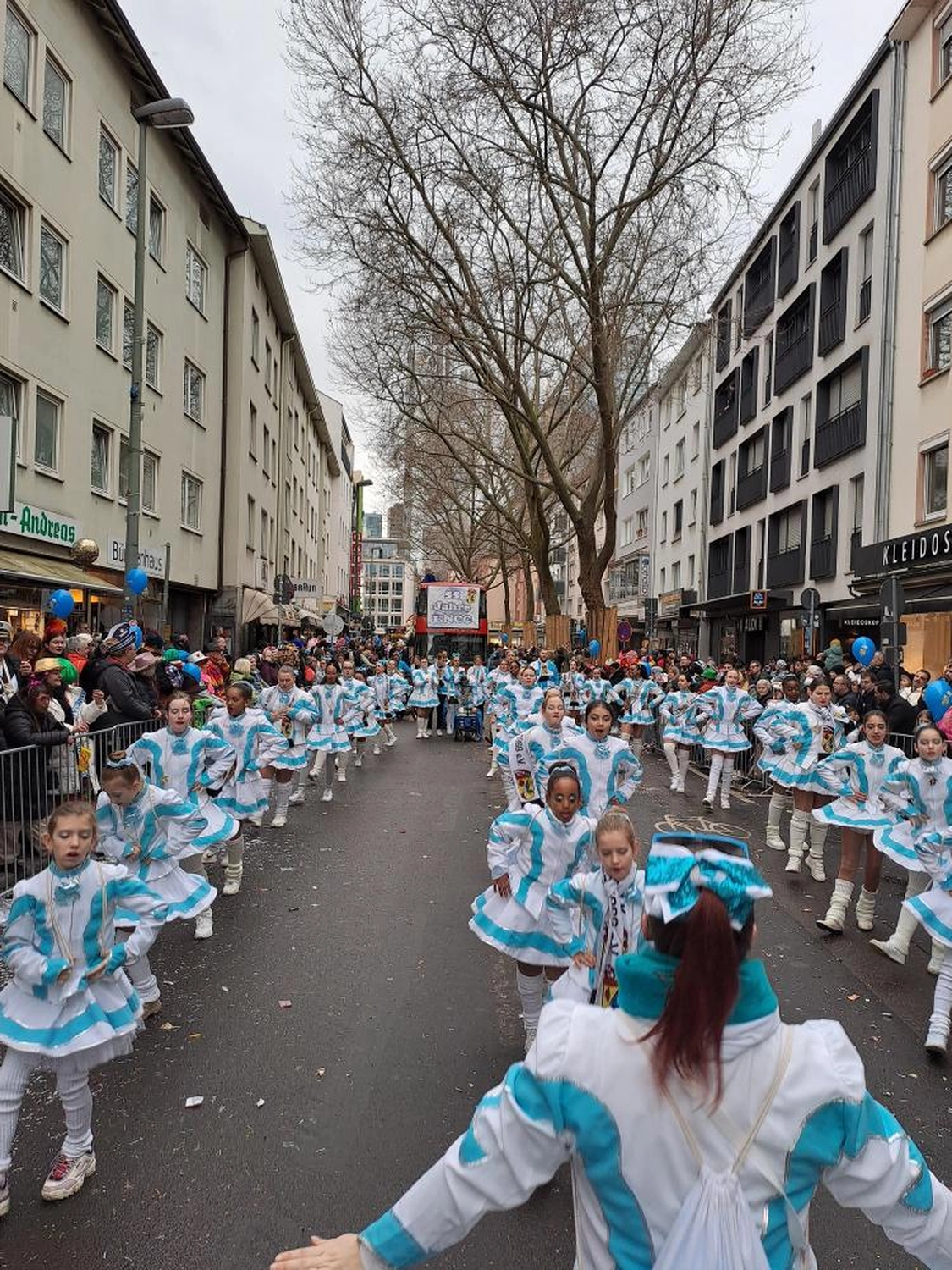 1.Nieder CC - Karnevalsverein -Umzug durch Frankfurts Strassen 11.02.2024